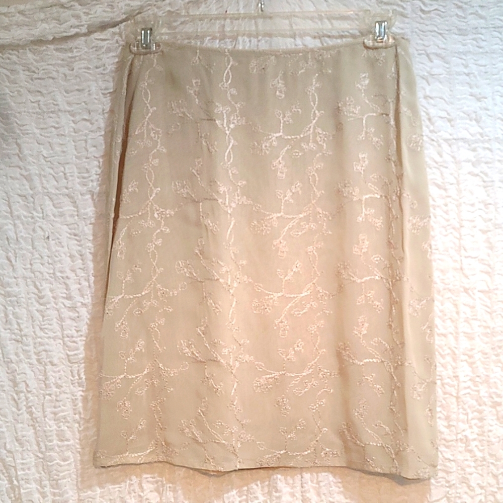 Jones & Co Pencil skirt- 2 layers. Tan With Embroidered Design NWOT.